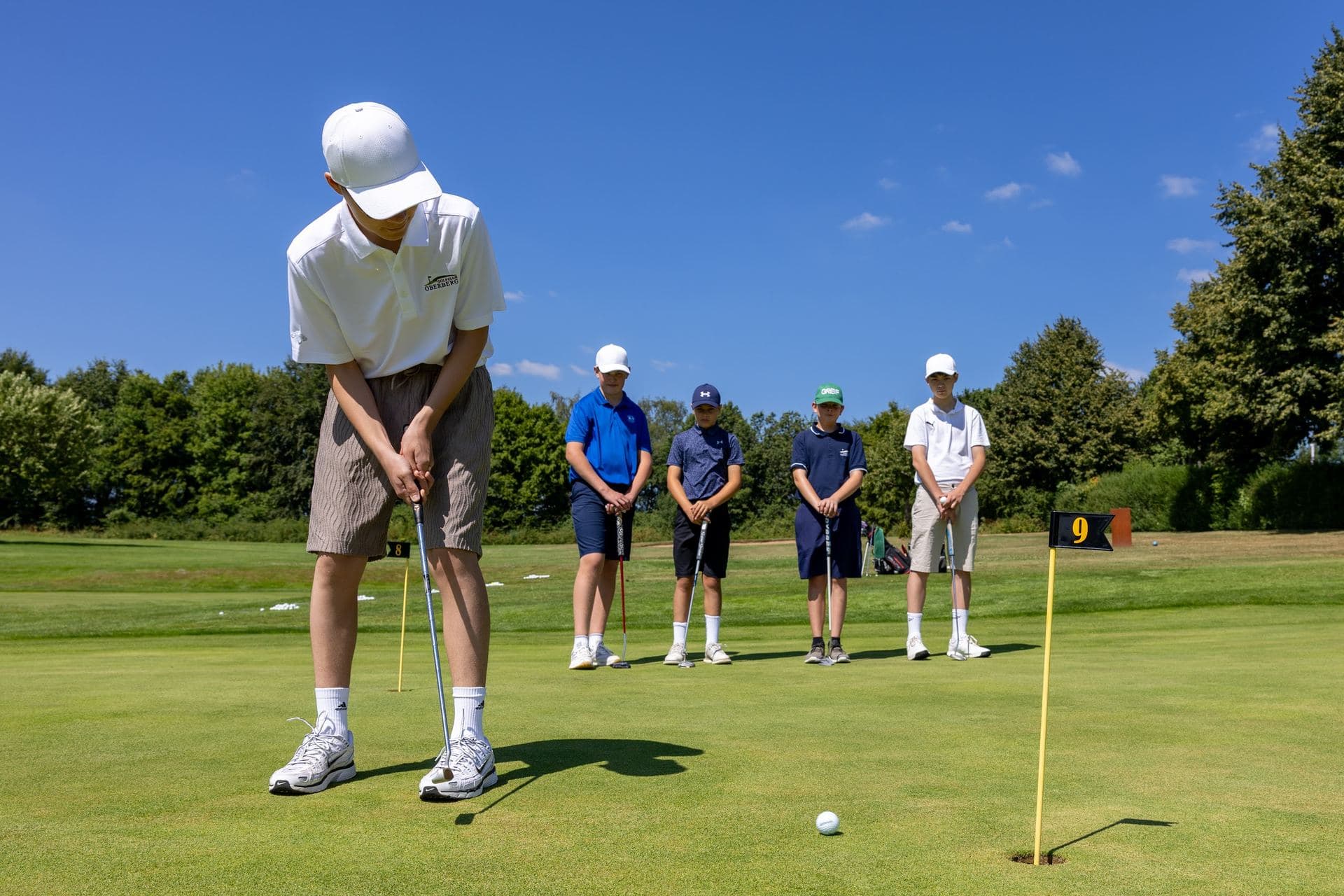 Puttingtraining in der Gruppe auf dem Übungsgrün