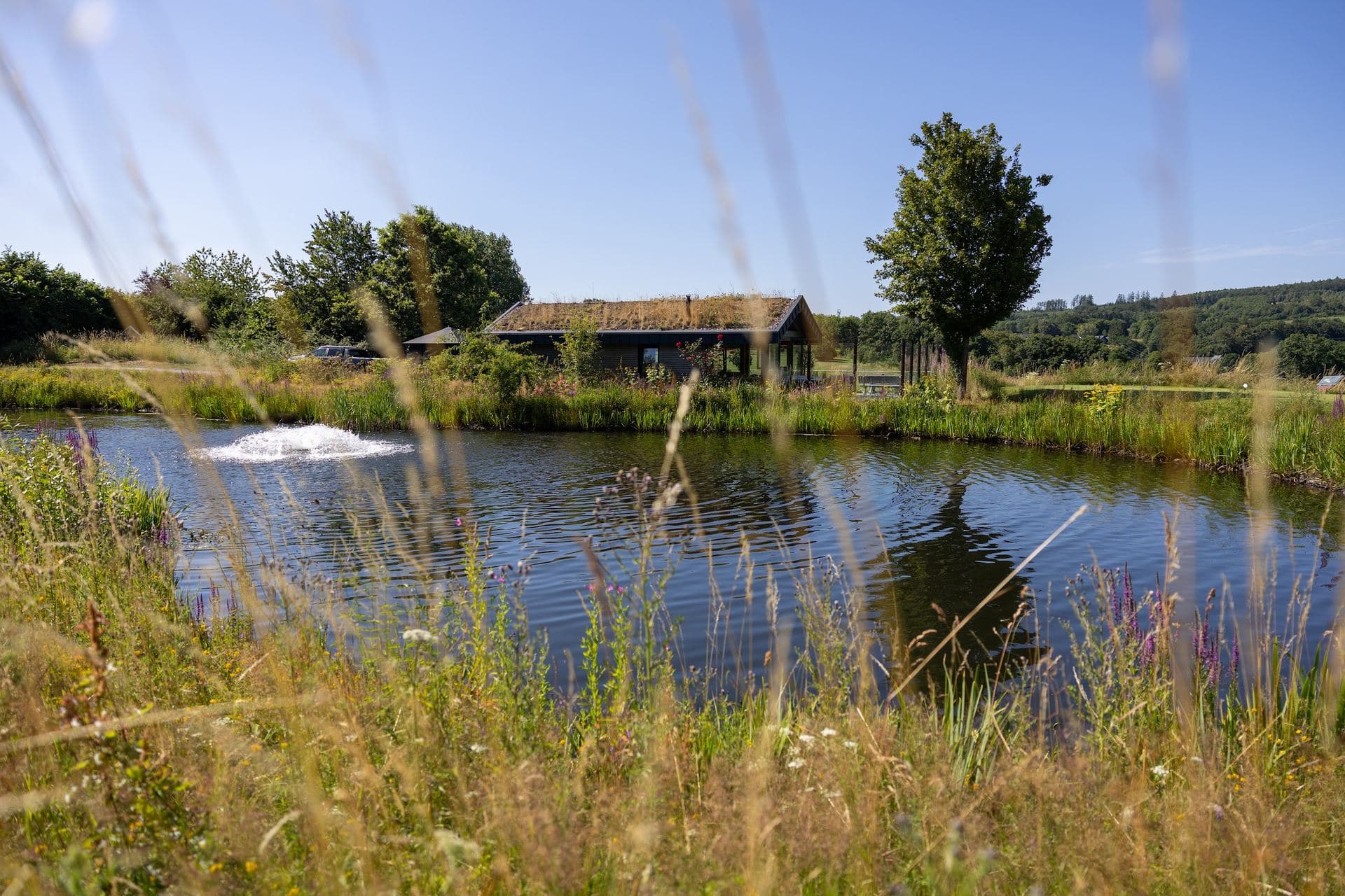Teich mit Fontäne vor dem Halfway House